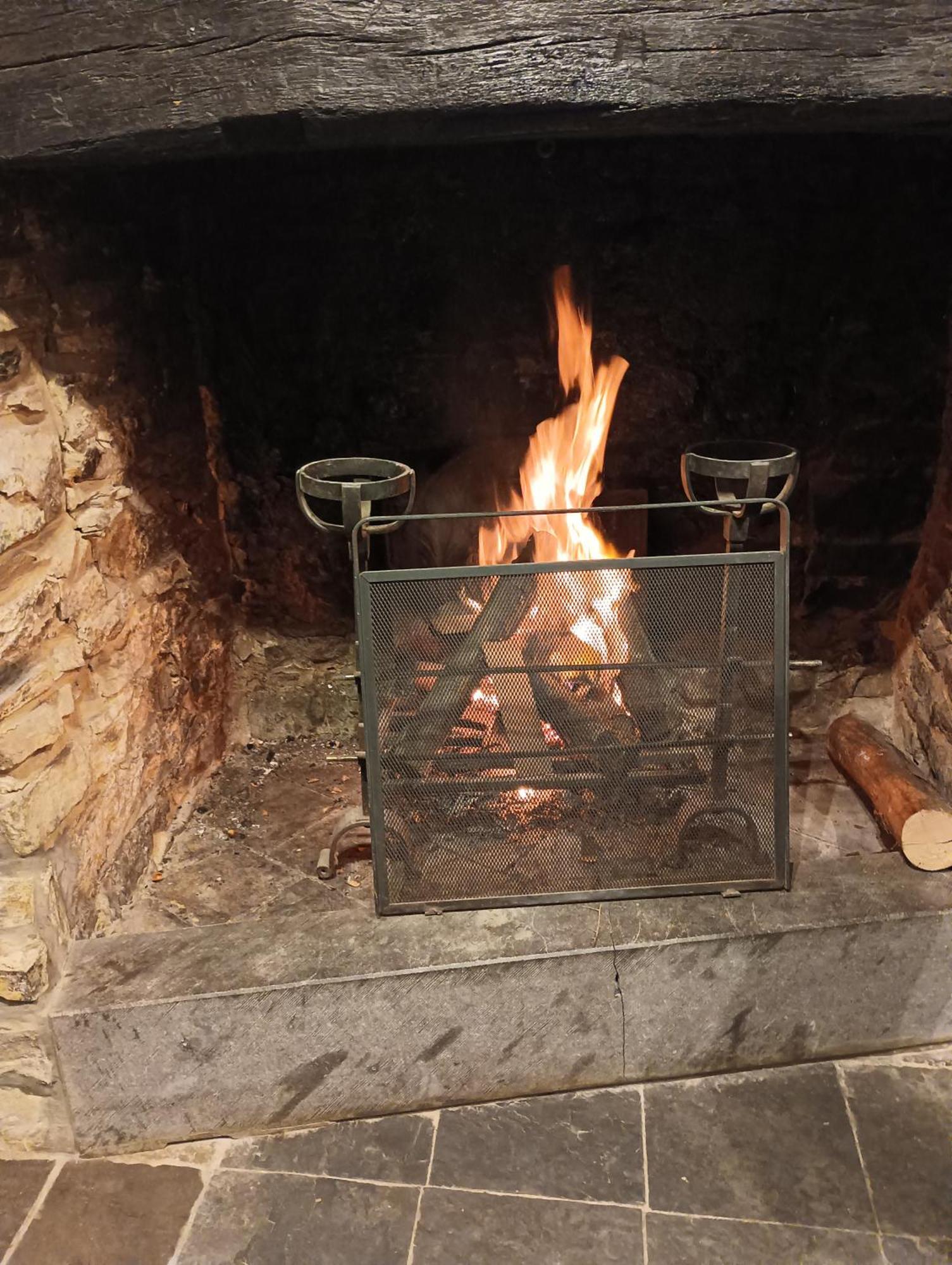 יאלהיי Gite Ardennes Au Coin Du Feu Jacuzzi Sauna Et Nature מראה חיצוני תמונה